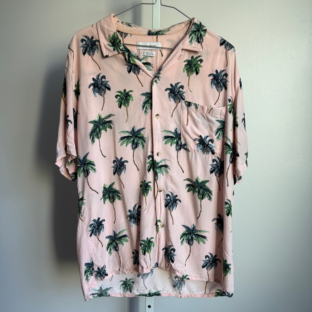 Urban Outfitters, Coconut Tree Print‎ Button-Up S/S Shirt, Pink, M